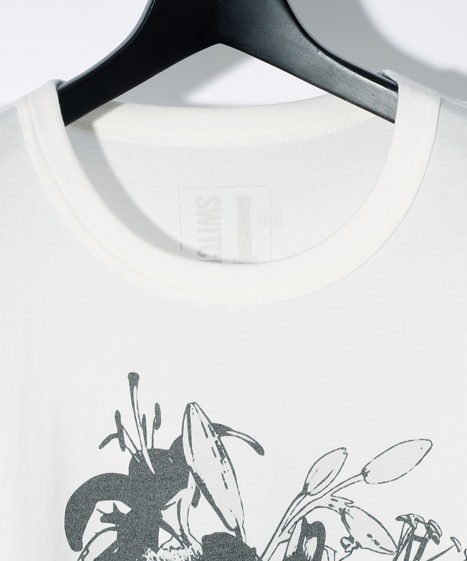 DARK LILIES GRAPHIC TEE w/POCKETS [WHITE]