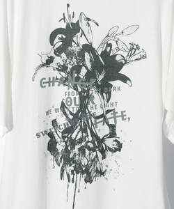 DARK LILIES GRAPHIC TEE w/POCKETS [WHITE]