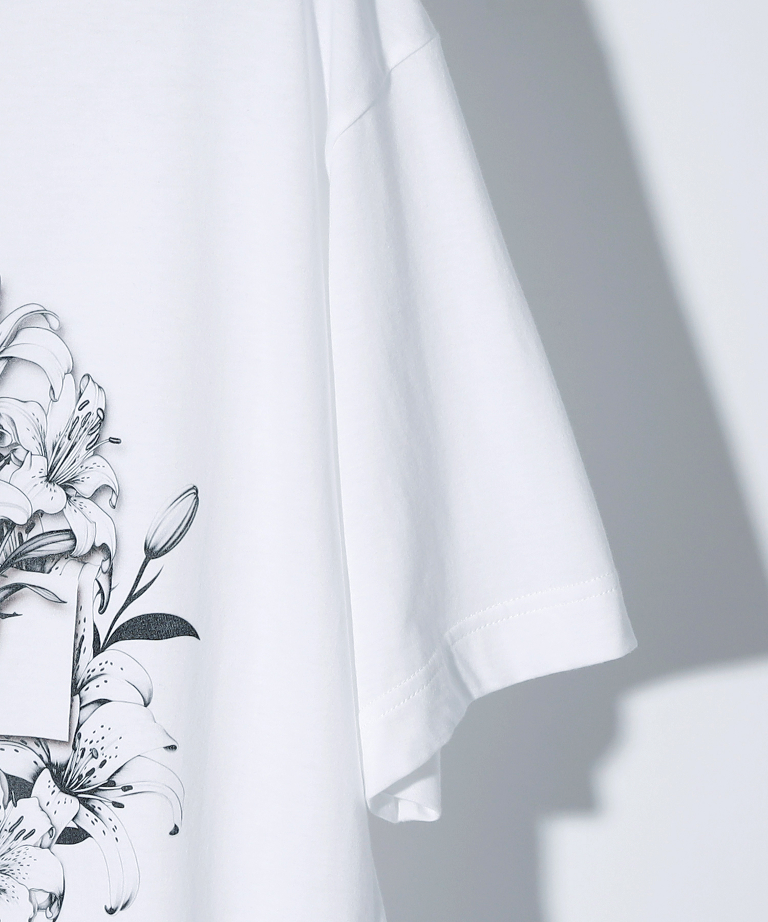 CROSS & LILIES TATTOO TEE [WHITE]