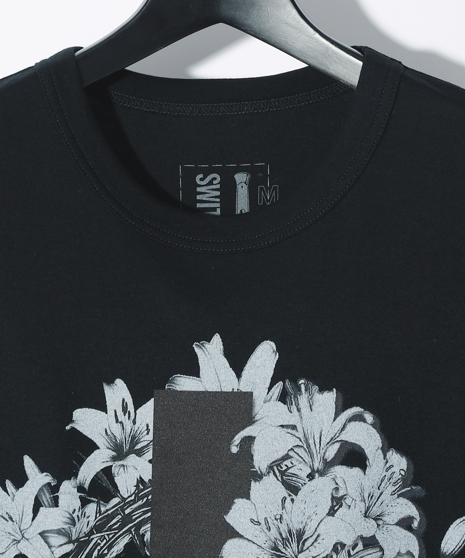 CROSS & LILIES TATTOO TEE [BLACK]