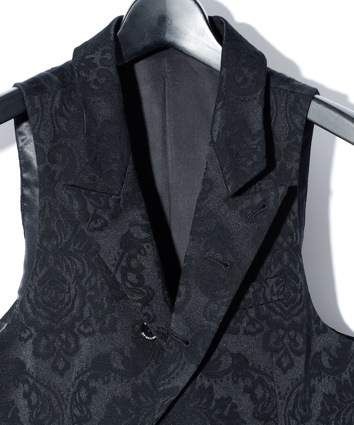 PEAKED LAPEL JACQUARD VEST