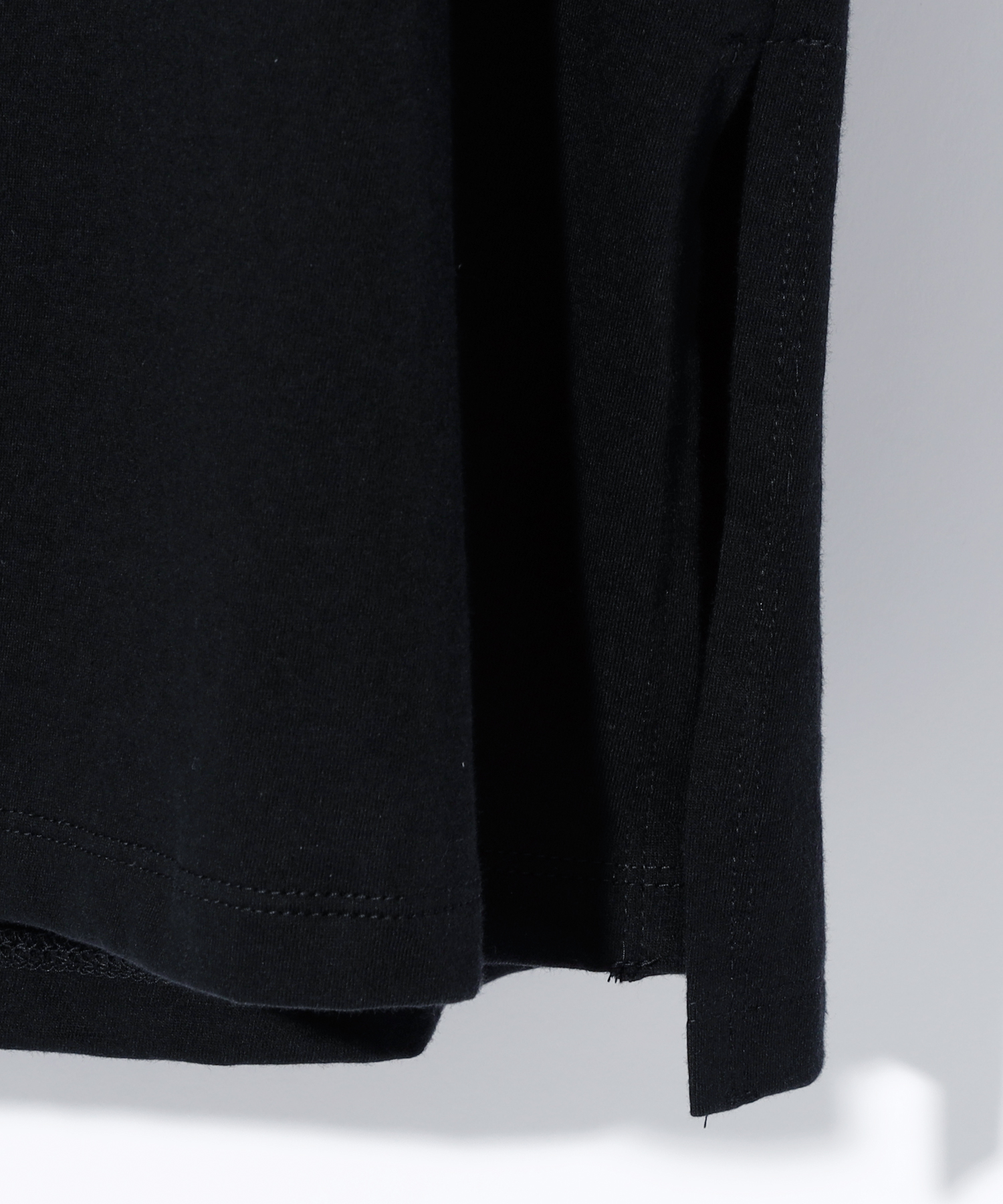 SB METALLIC LOGO T/TOP