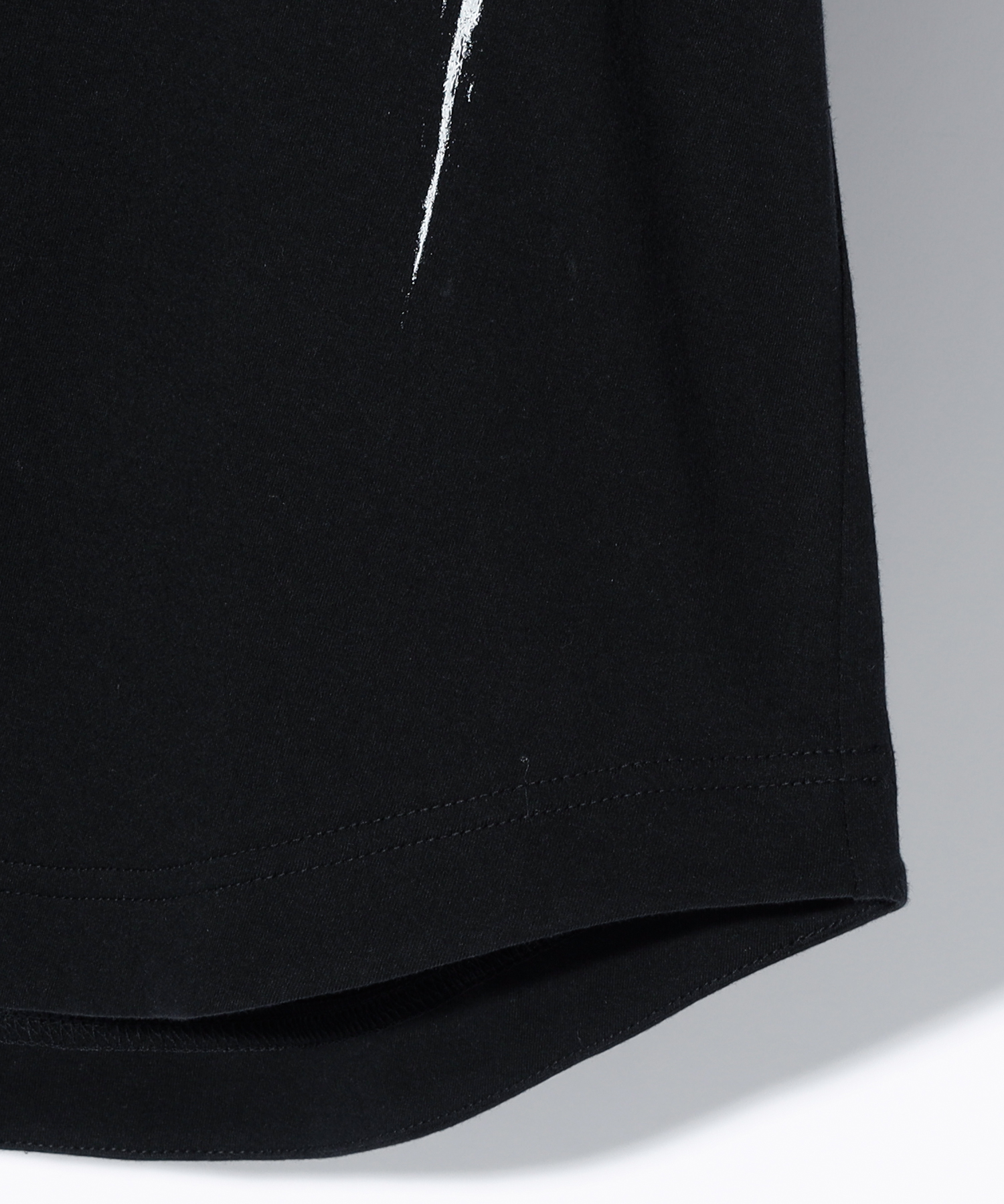 SMUDGED SB LOGO TEE [BLACK]