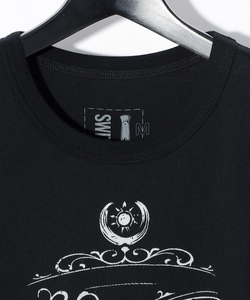 UPSIDE-DOWN SWITCHBLADE TEE [BLACK]