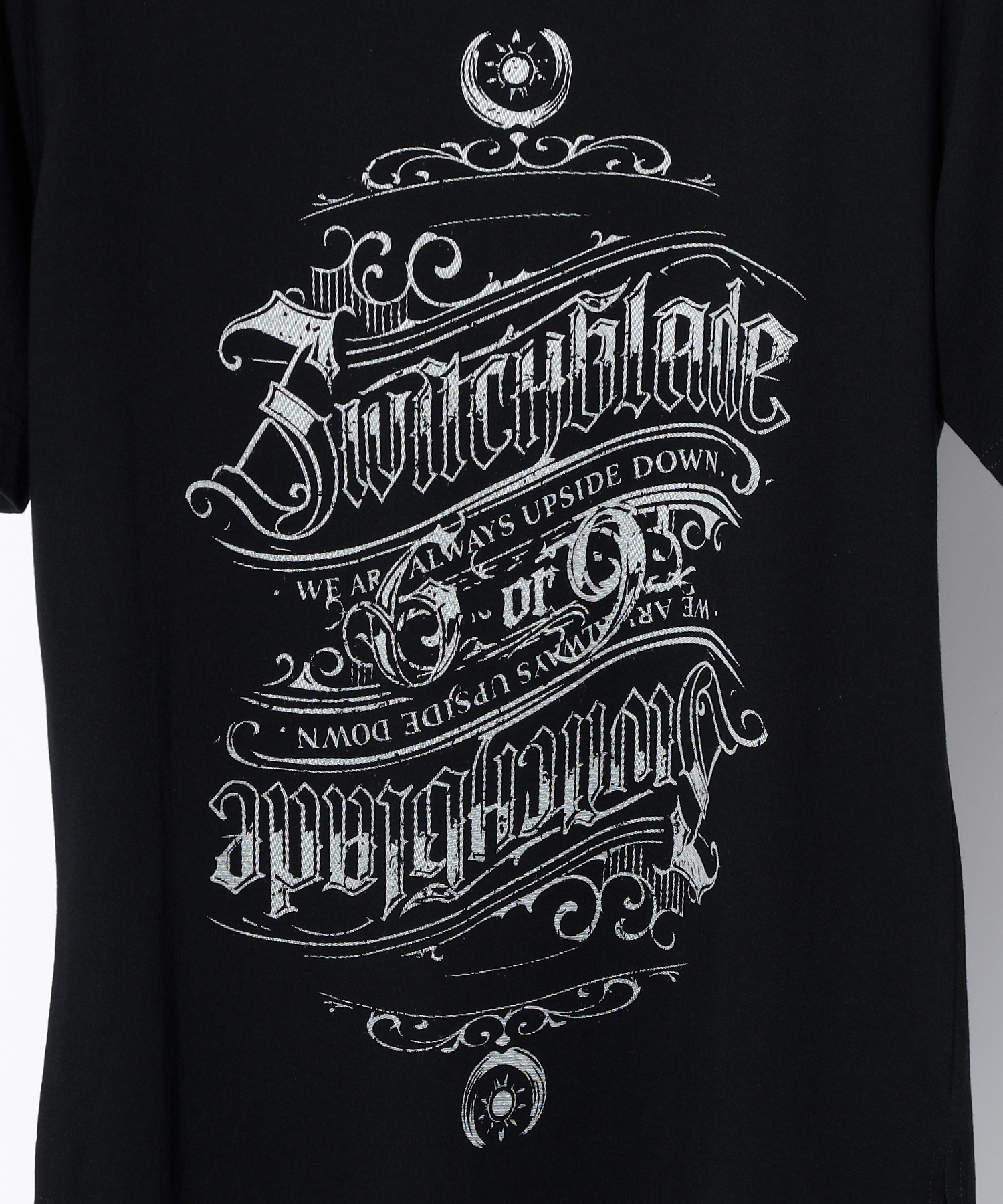 UPSIDE-DOWN SWITCHBLADE TEE [BLACK]