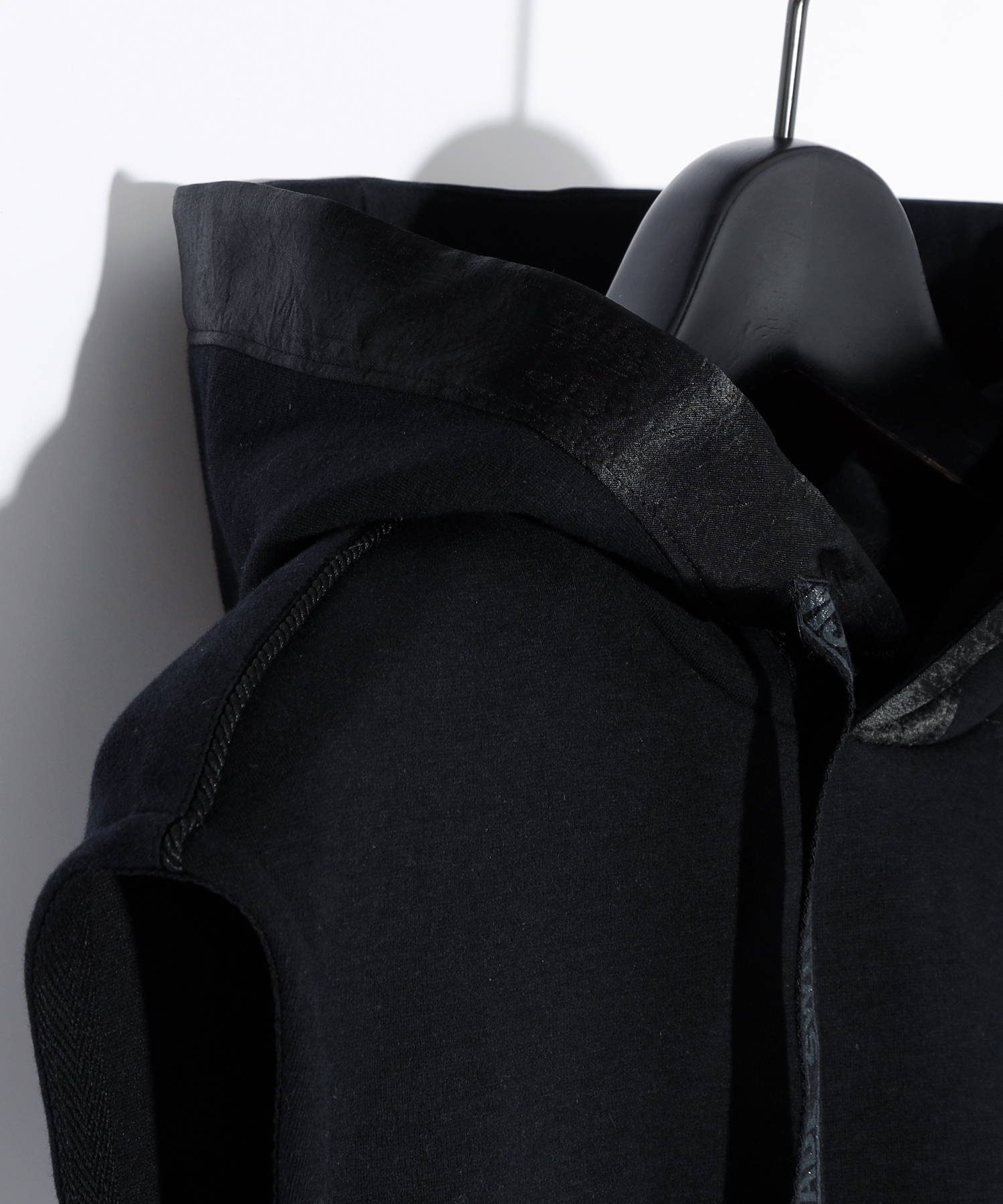URBAN NOIR SET-UP CROPPED HOODIE