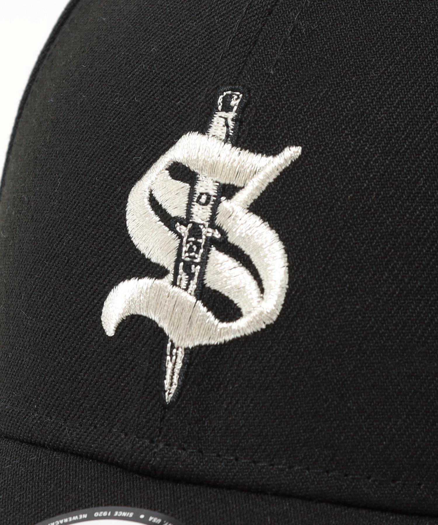 SWITCHBLADE × NEW ERA® SILVER SB LOGO BASEBALL CAP