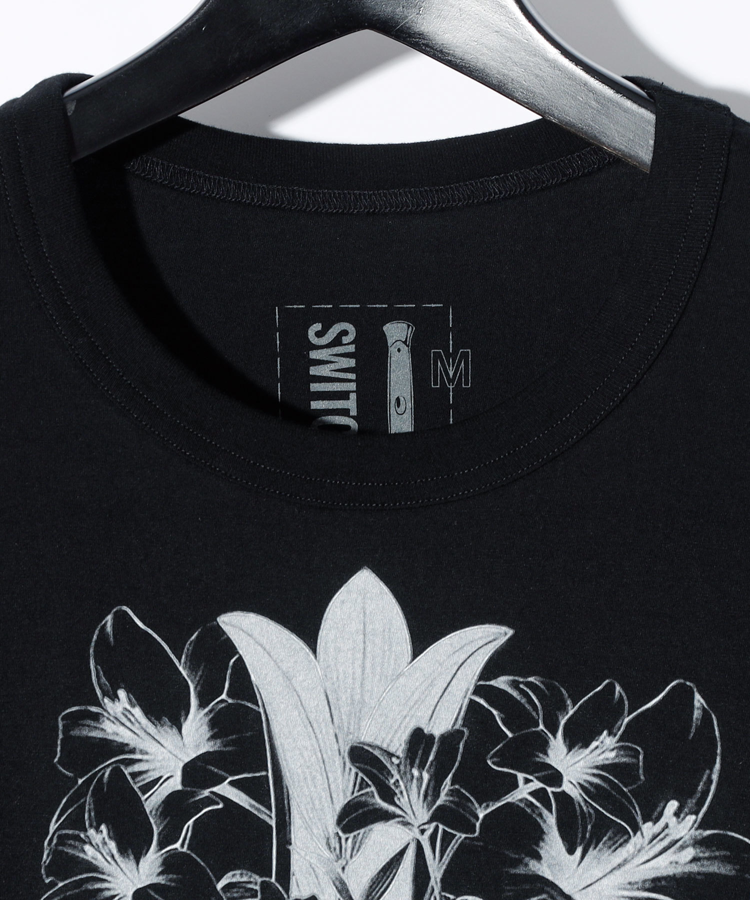 FLEUR DE LIS CROSS TEE［BLACK］