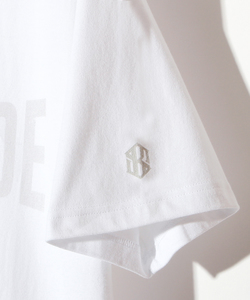 SNAKES AND CURVED LETTERS TEE [WHITE x WHITE]