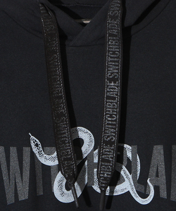 SNAKES AND CURVED LETTERS PARKA [BLACK]