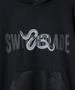 SNAKES AND CURVED LETTERS PARKA [BLACK]