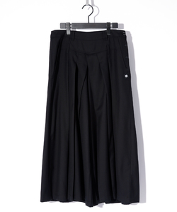 WIDE-FIT PLEATED PT